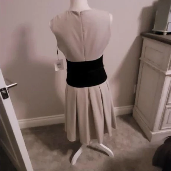 NWT Calvin Klein, size 4 , dress. - Picture 7 of 9